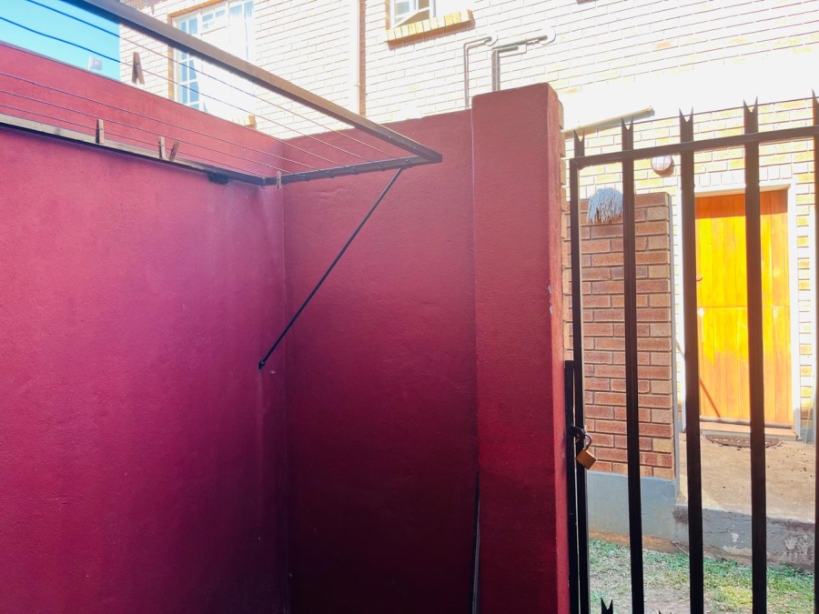 2 Bedroom Property for Sale in Waterval East North West